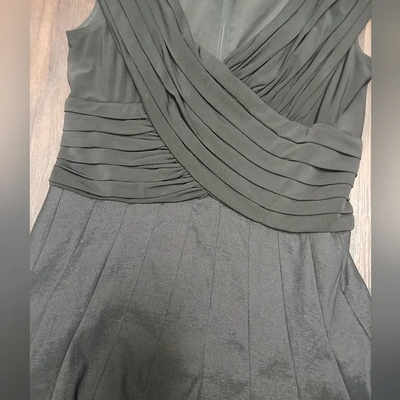 Adrianna Papell Black Pleated Midi Dress - Picture 2 of 8